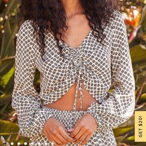 NWT Lulu’s To My Love Cream Print Ruched Long Sleeve Crop Top